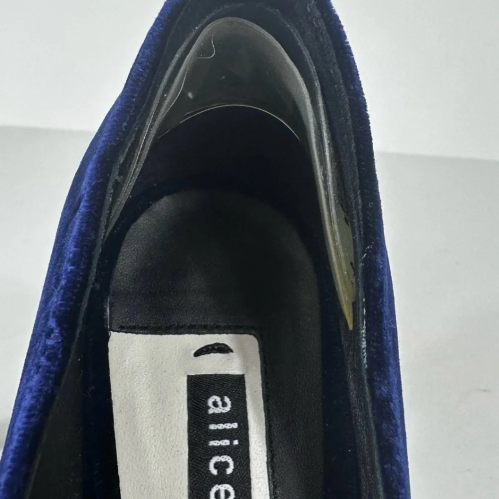 Alice & Olivia Sapphire Blue Velvet Heels Stitch Details